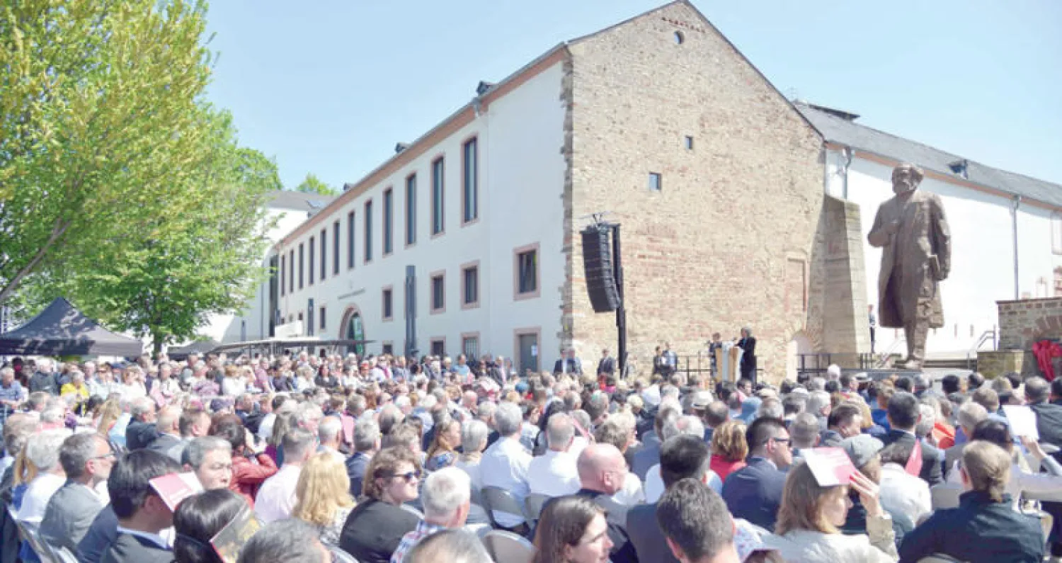 ألمانيا المنقسمة تحتفل بالذكرى المئوية الثانية لميلاد كارل ماركس