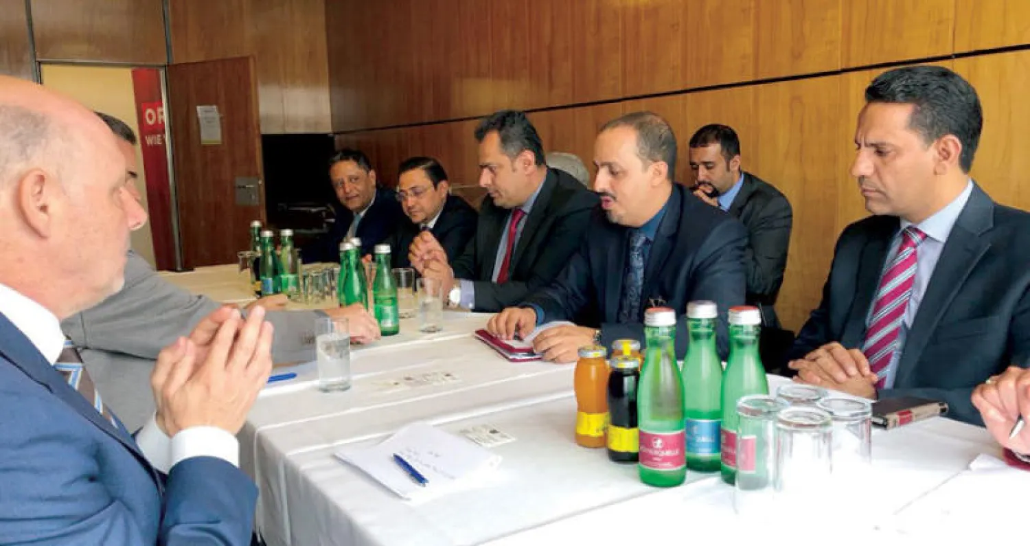 الإرياني والمالكي لدى لقائهما بوسائل إعلام نمساوية أمس (سبأ)