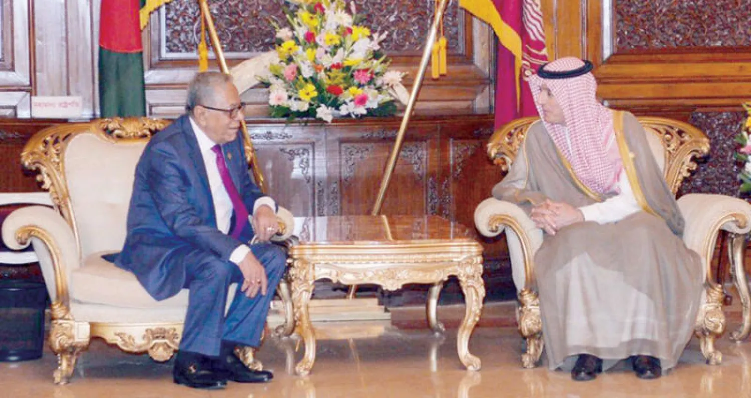 الجبير لدى لقائه الرئيس البنغلاديشي في دكا أمس (واس)