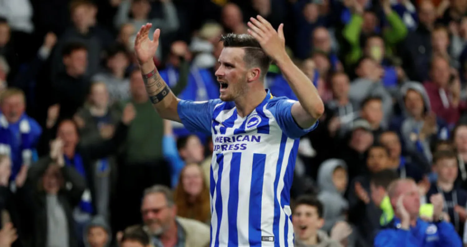 باسكال غروس يحتفل بهدف إسقاط يونايتد (أ.ف.ب)