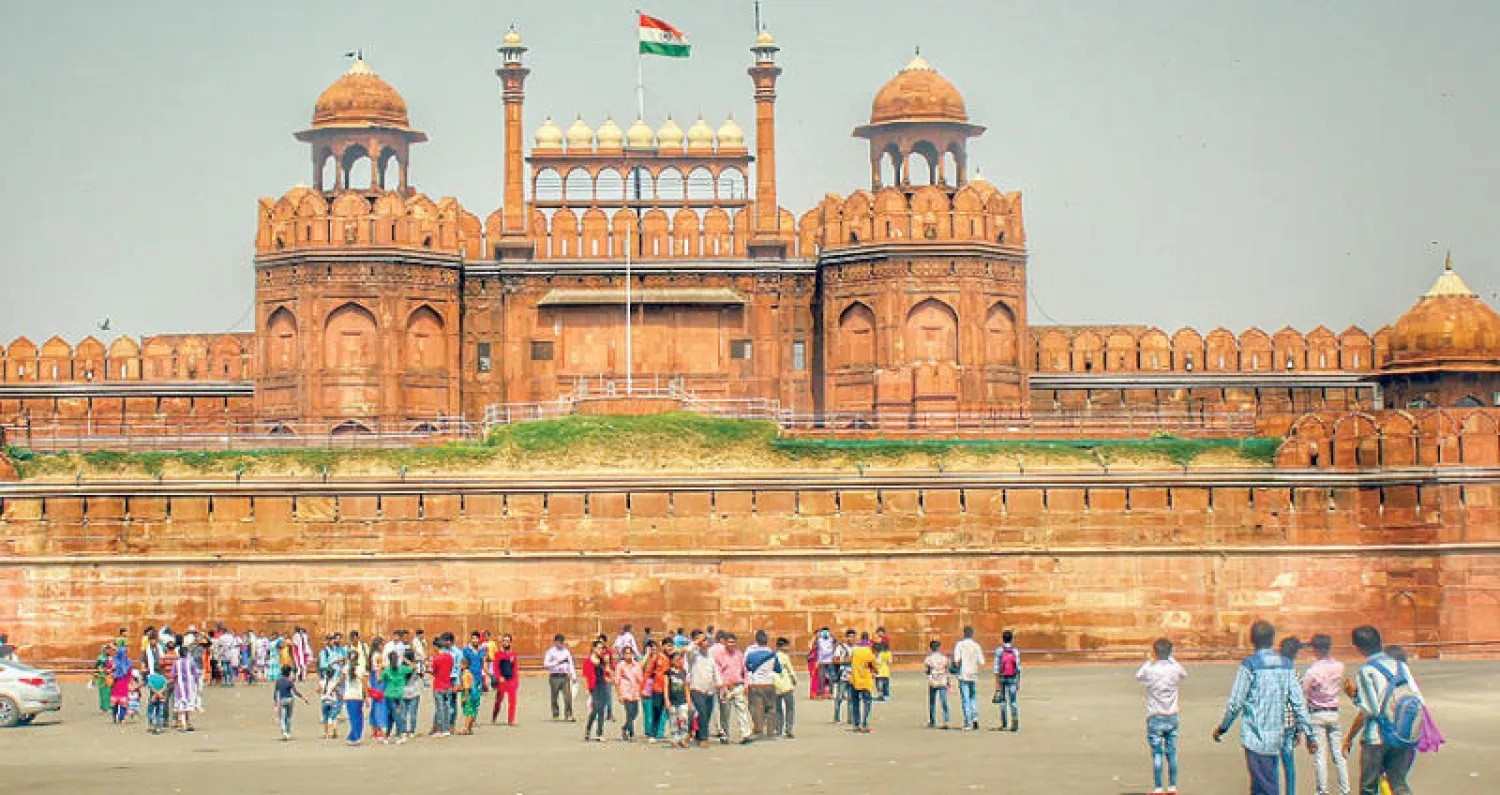 القلعة الحمراء ذات الماضي التاريخي العتيق ال تعود إلى القرن السابع عشر الميلادي