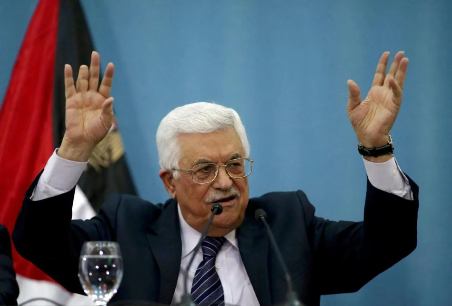 Palestinian President Mahmoud Abbas gestures as he speaks to the media in the West Bank city of Ramallah January 23, 2016. (File Photo: REUTERS/Mohamad Torokman)
