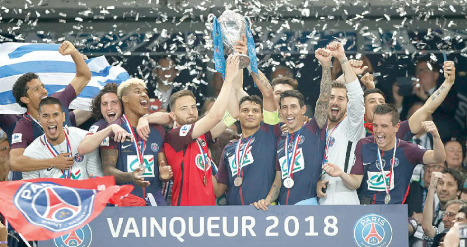 لاعبو سان جيرمان يحتفلون بكأس فرنسا (إ.ب.أ)