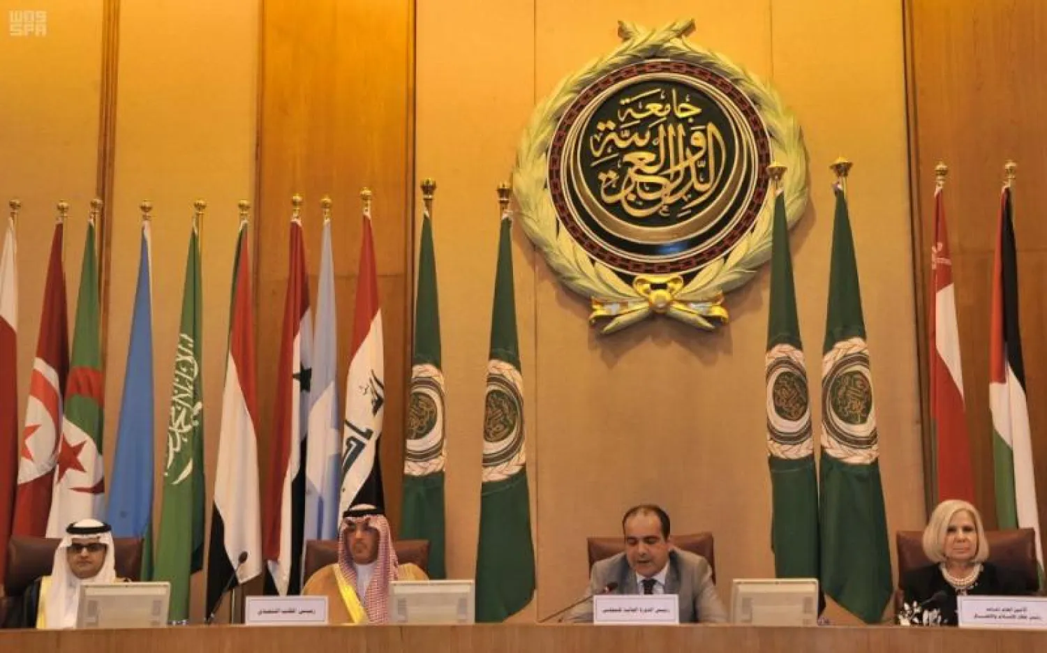 الدكتور العواد خلال اجتماع مجلس وزراء الإعلام العرب الذي عقد بمقر الأمانة العامة لجامعة الدول العربية (واس)
الدكتور العواد خلال اجتماع مجلس وزراء الإعلام العرب الذي عقد بمقر الأمانة العامة لجامعة الدول العربية (واس)