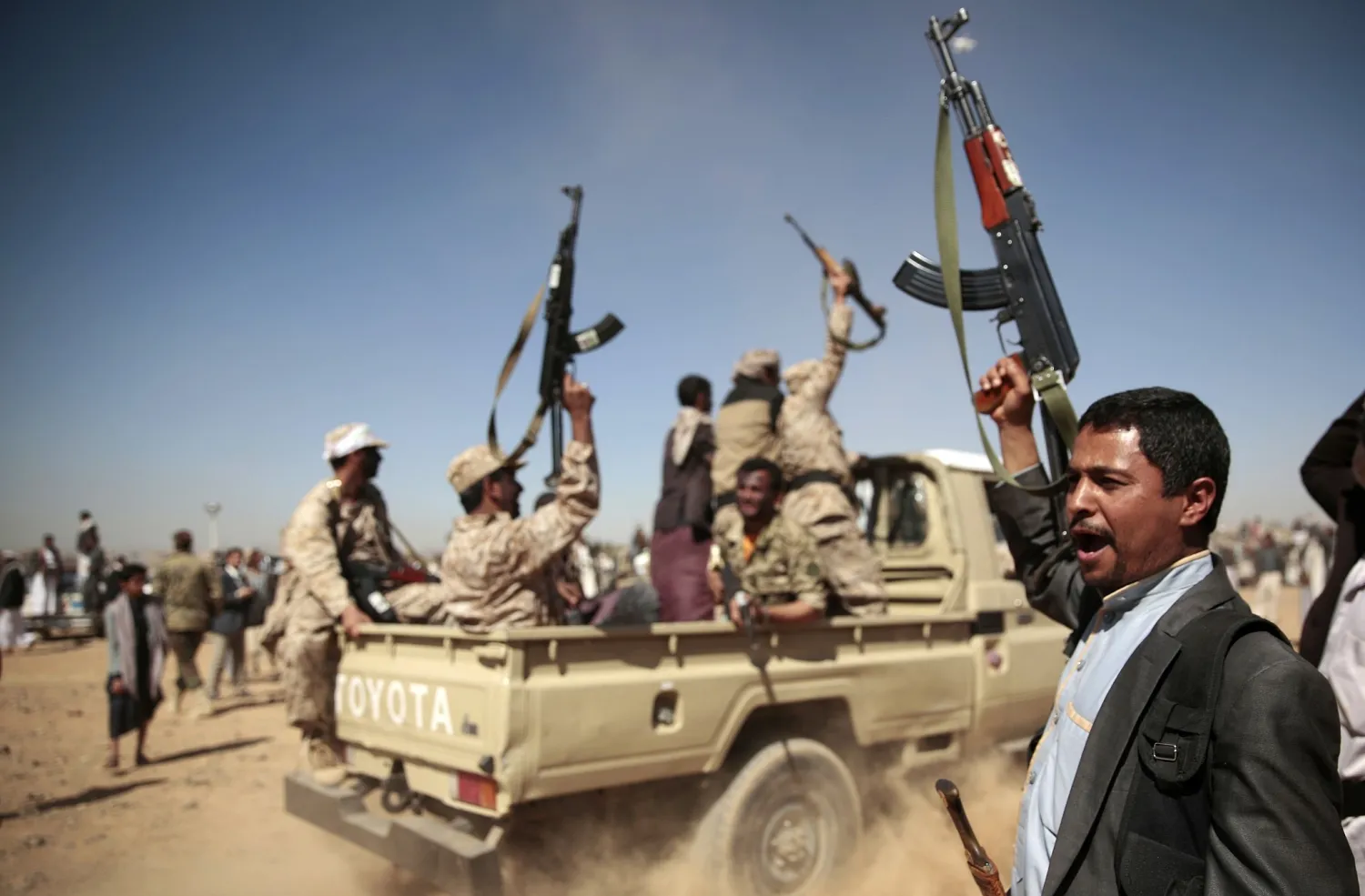 Illustrative image of tribesmen loyal to Houthi rebels chanting slogans, in Sanaa, Yemen, January 3, 2017. (AP Photo/Hani Mohammed)
