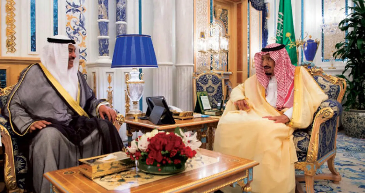 الملك سلمان بن عبد العزيز خلال استقباله الشيخ صباح خالد الحمد الصباح وزير الخارجية الكويتي (واس)