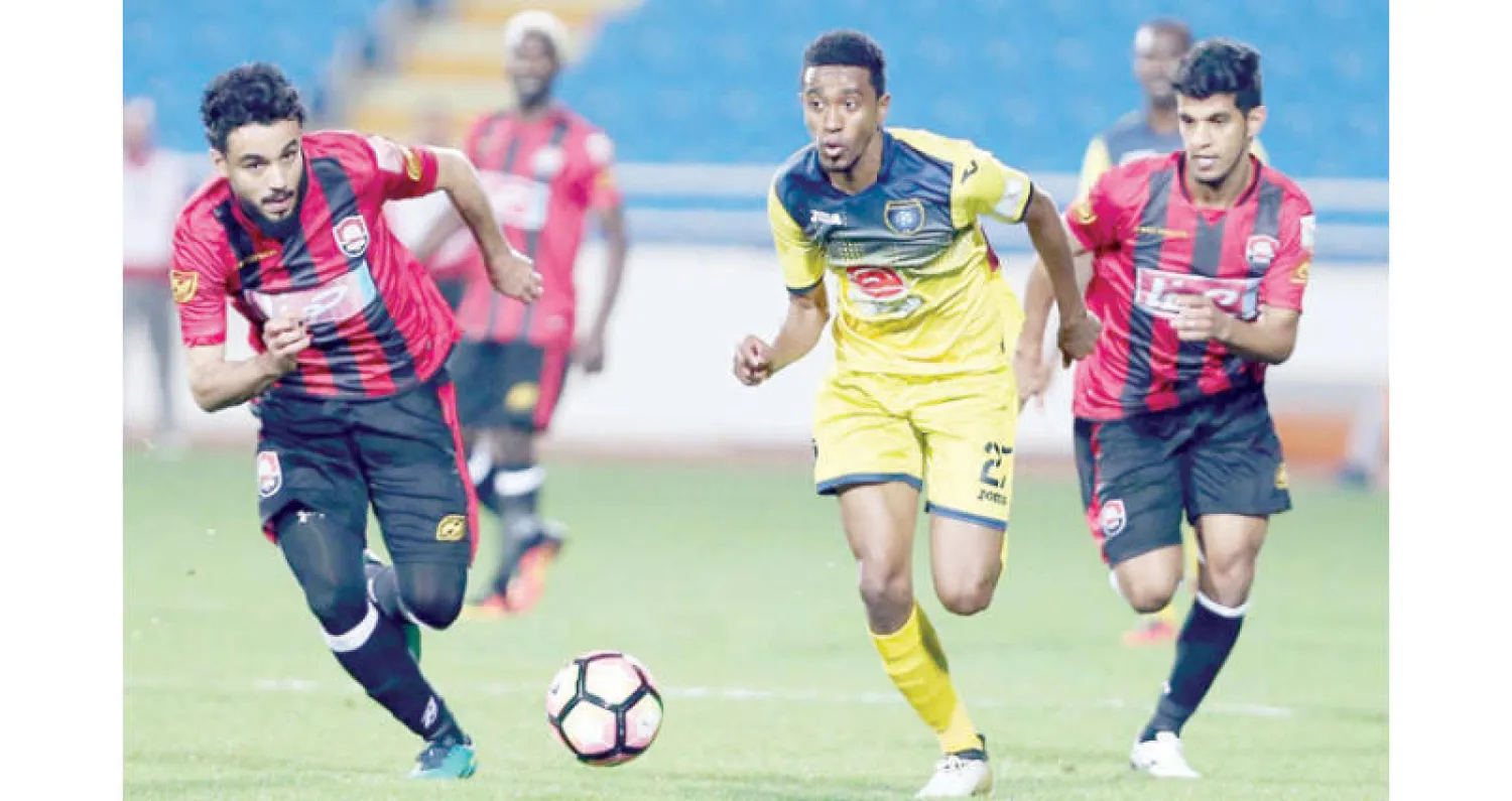 من مواجهة سابقة بين التعاون والرائد في الموسم الماضي («الشرق الأوسط»)