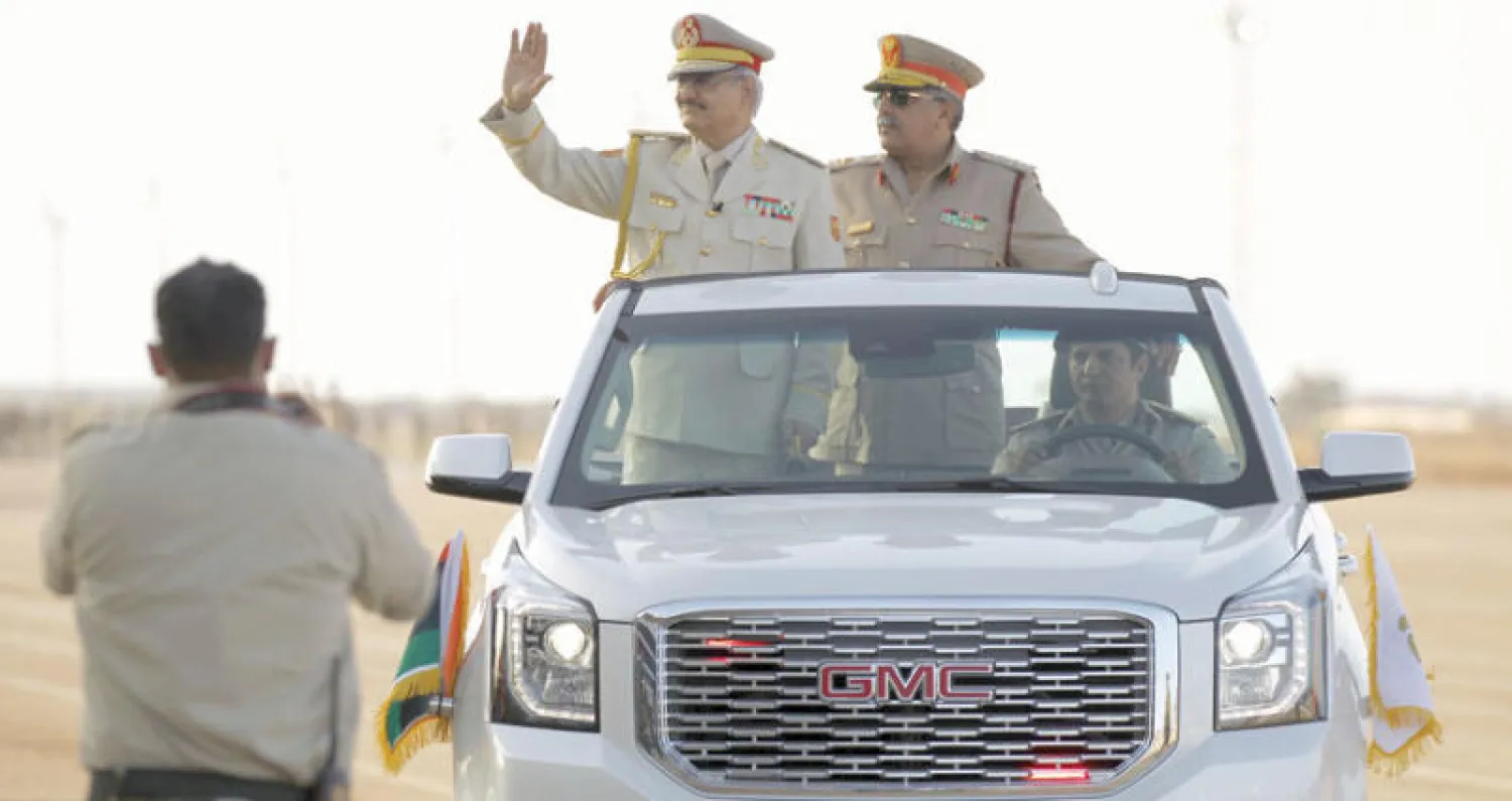 المشير خليفة حفتر يحيي جنوده خلال عرض عسكري في مدينة بنغازي أعلن فيه عن عملية تحرير درنة (أ.ف.ب)