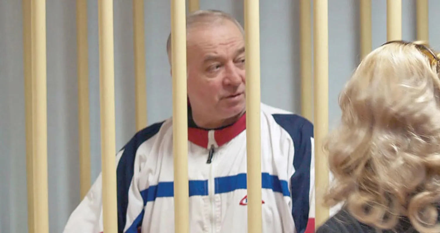 سيرغي سكريبال عام 2006 خلال حبسه في موسكو قبل الإفراج عنه في صفقة تبادل جواسيس لينتقل بعدها للعيش في لندن (إ.ب.أ)