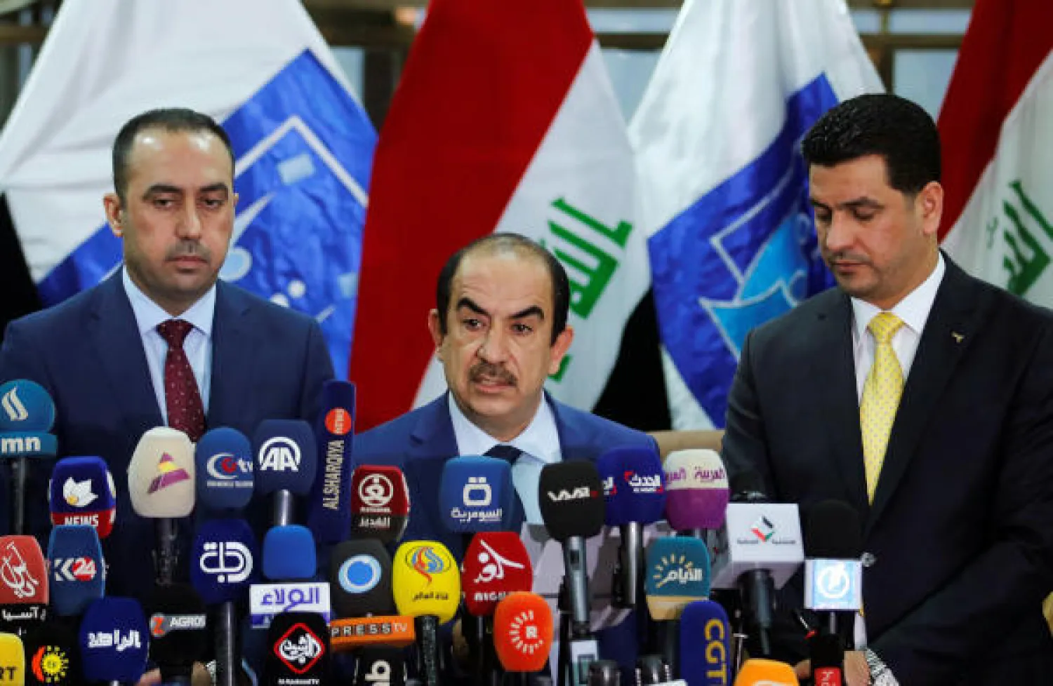 رياض البدران رئيس الادارة الانتخابية في المفوضية العليا المستقلة للانتخابات معلناً النتائج النهائية