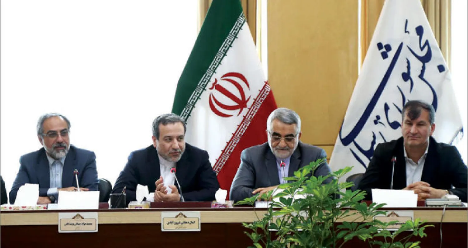 نائب وزير الخارجية الإيراني لدى تقديمه تقريراً للجنة الامن القومي والسياسة الخارجية في البرلمان أمس حول المفاوضات مع أوروبا (خانه ملت)