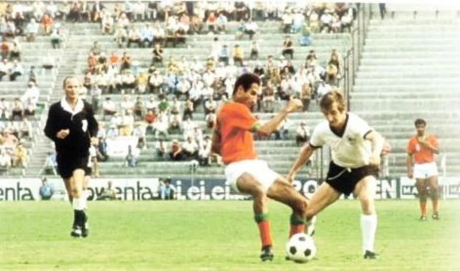 حمان في مباراة المغرب وألمانيا في مونديال 1970 (يوتيوب)
