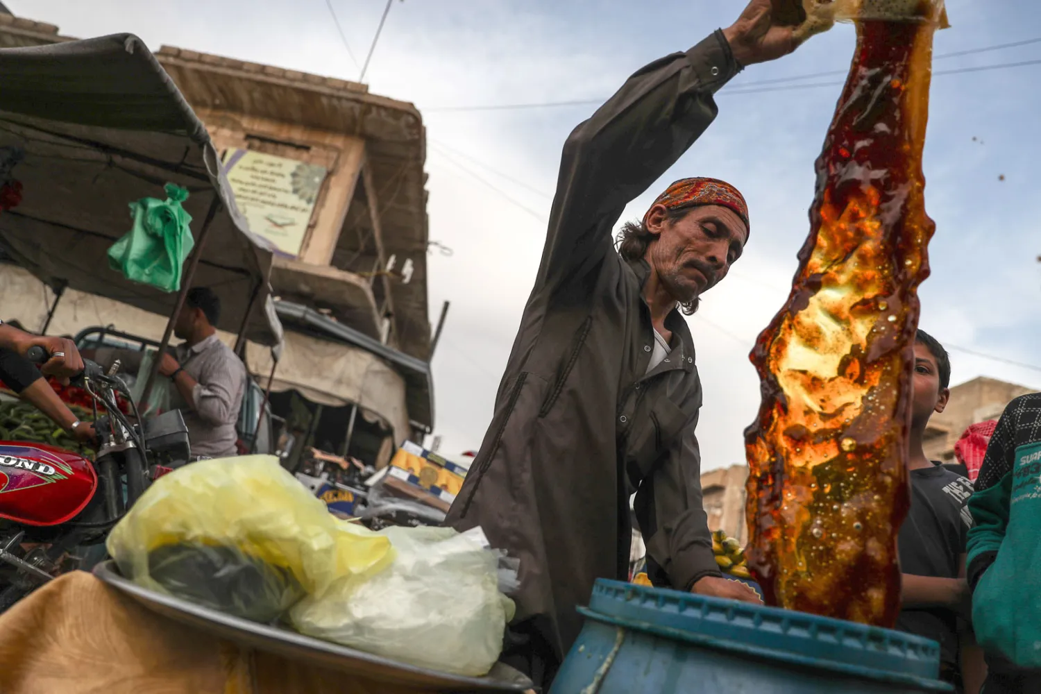 بائع عرقسوس  في مدينة الباب بسوري