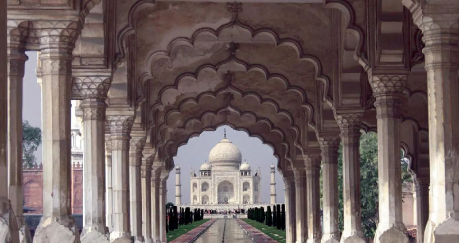 التلوث يحوّل لون رخام «تاج محل» للأصفر والأخضر