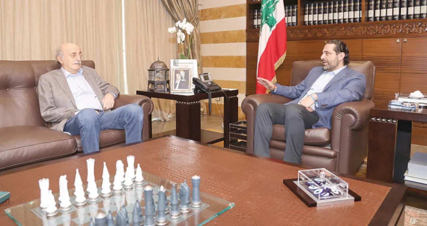 الحريري خلال لقائه جنبلاط في بيت الوسط ببيروت أمس (تصوير: دلاتي ونهرا)