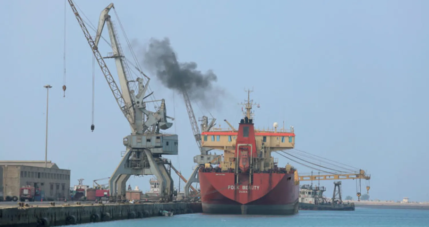 ميناء الحديدة الخاضع لسيطرة الحوثيين كما بدا الشهر الماضي (رويترز)