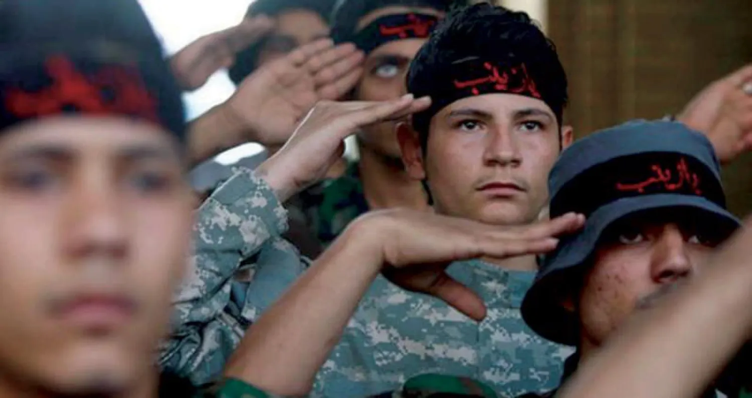 ميليشيات «زينبيون» الباكستانية الموالية لإيران قرب دمشق عام 2015 (رويترز)