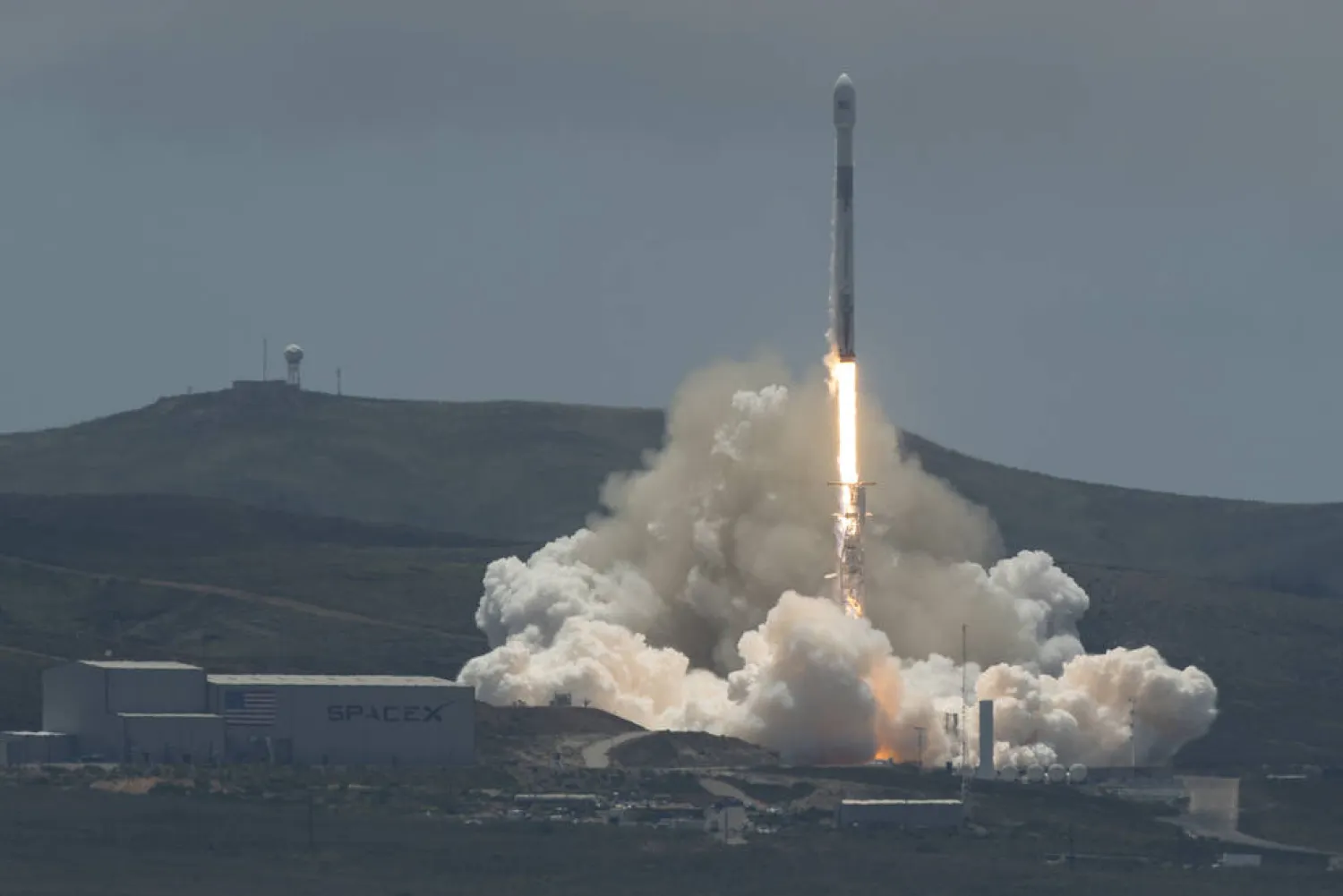 The NASA/German Research Centre for Geosciences GRACE Follow-On spacecraft launch onboard a SpaceX Falcon 9 rocket, Tuesday, May 22, 2018, from Space Launch Complex 4E at Vandenberg Air Force Base in California. Credits: NASA/Bill Ingalls