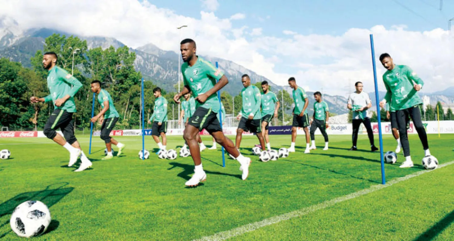 من تدريبات المنتخب السعودي في معسكره الحالي في سويسرا («الشرق الأوسط»)