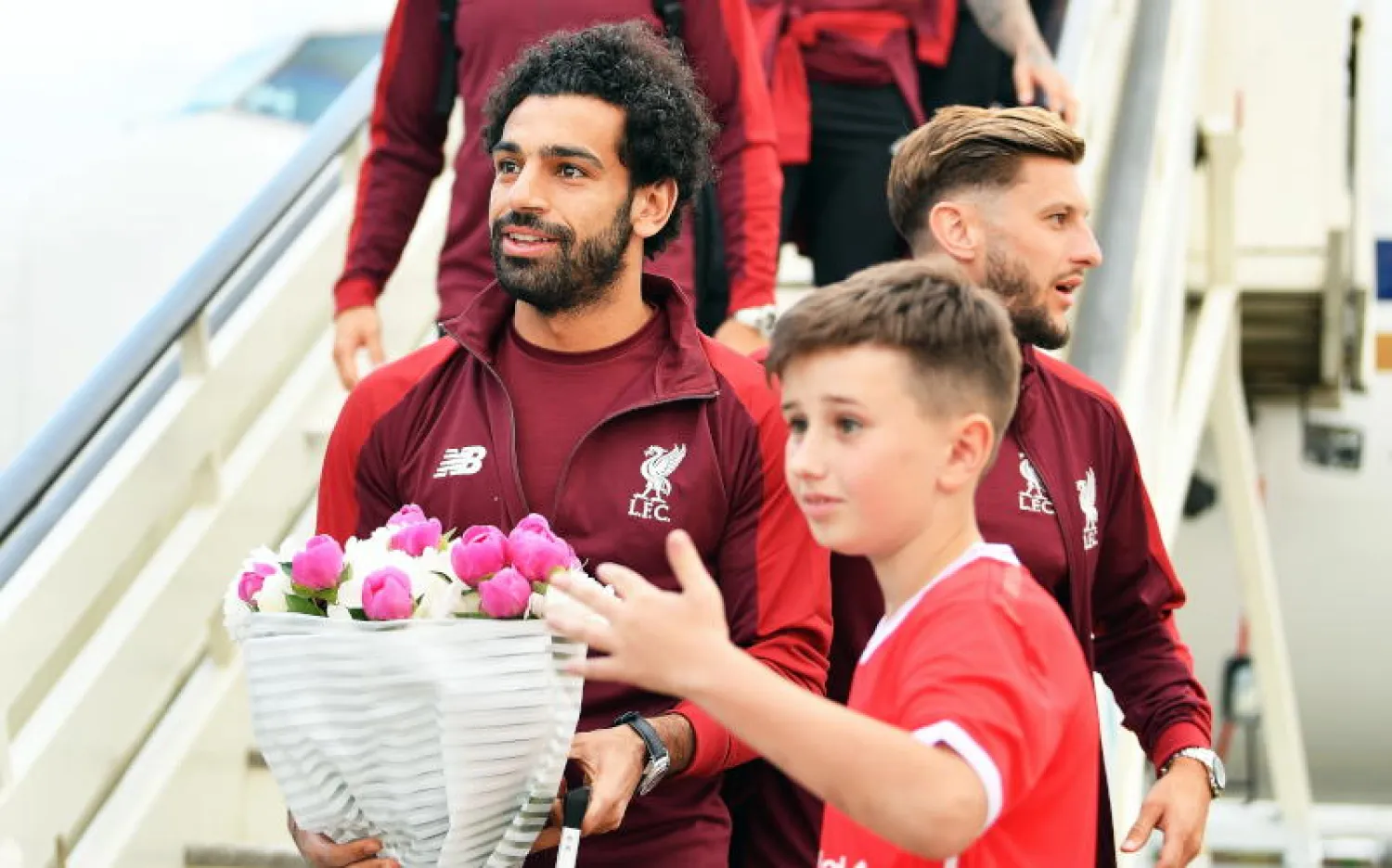 محمد صلاح لدى وصوله إلى كييف لخوض نهائي دوري أبطال أوروبا أمام ريال مدريد (إ.ب.أ)