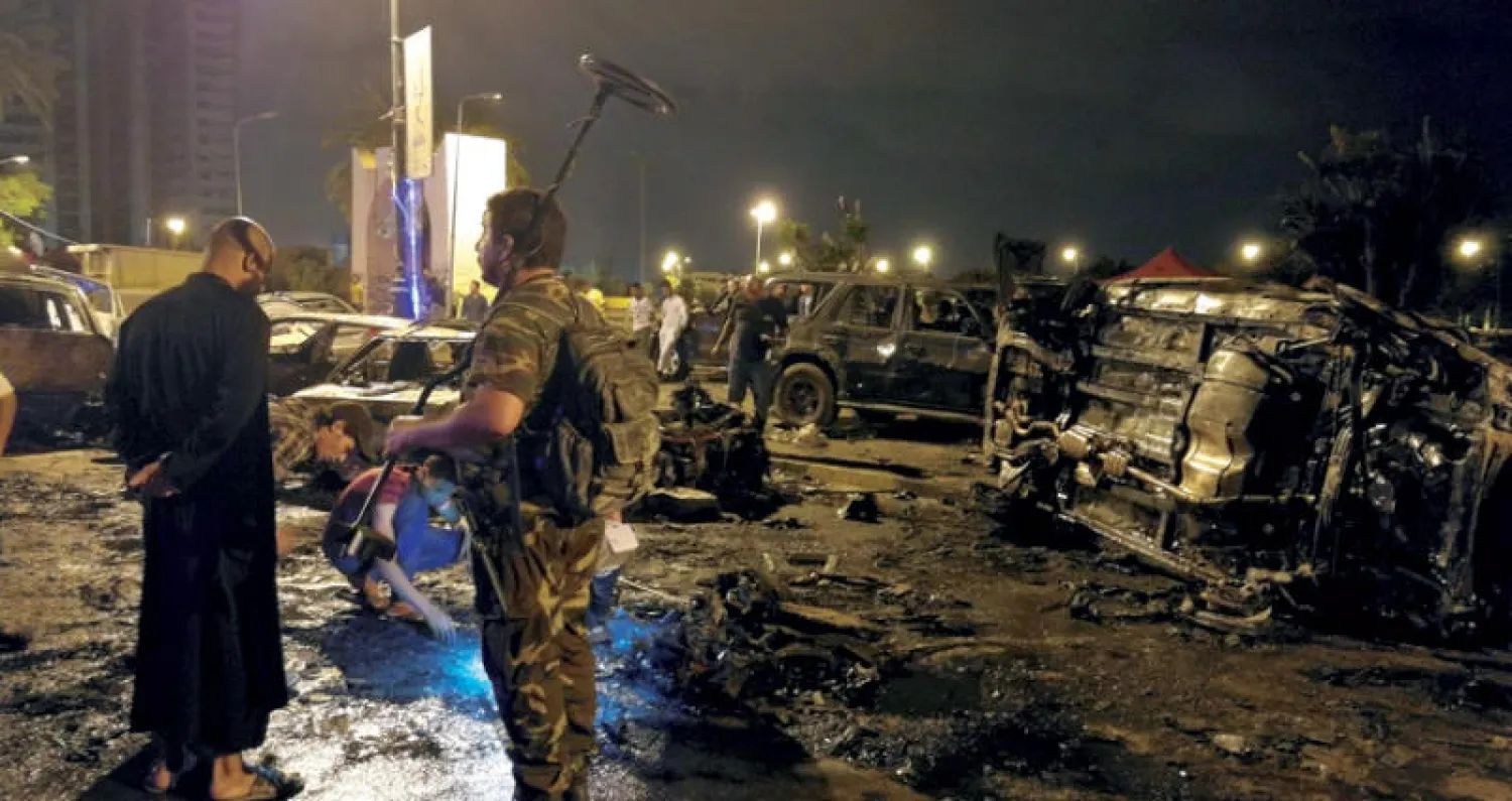 مشهد لموقع التفجير في بنغازي أول من أمس (رويترز)