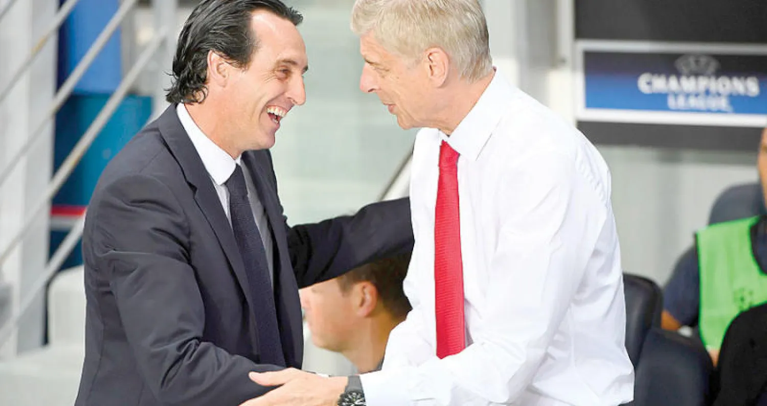 إيمري وفينغر في مواجهة بين آرسنال وباريس سان جيرمان بدوري أبطال أوروبا في سبتمبر 2016 (أ.ف.ب)