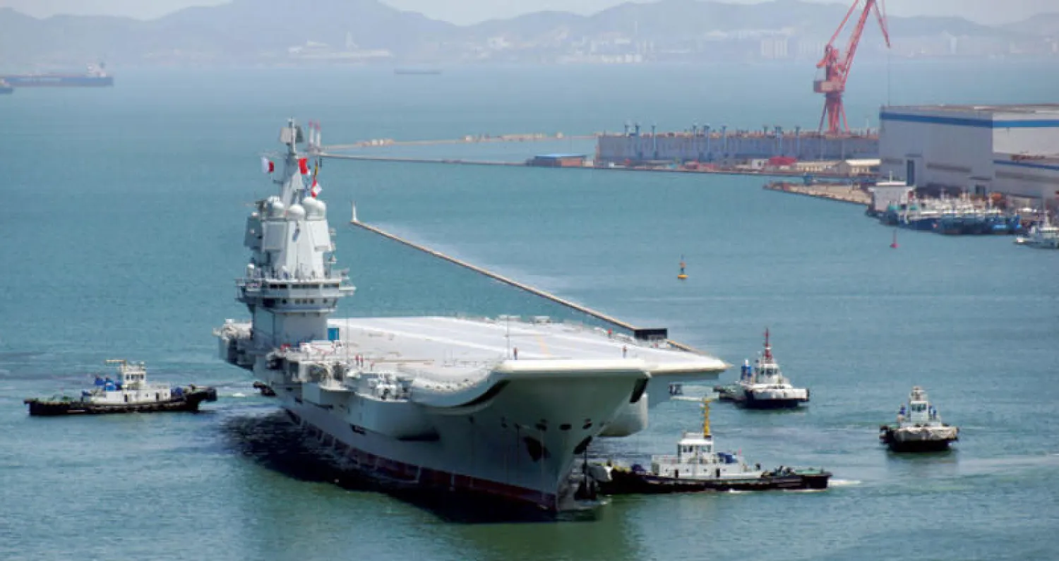 «لياونينغ» أول حاملة طائرات صينية مصنوعة محلياً أبحرت مؤخراً حول تايوان (رويترز)