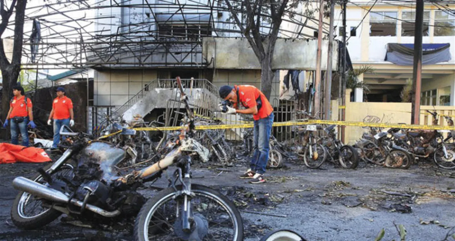 «داعش» تبنى سلسلة اعتداءات انتحارية على ثلاث كنائس في إندونيسيا (رويترز)