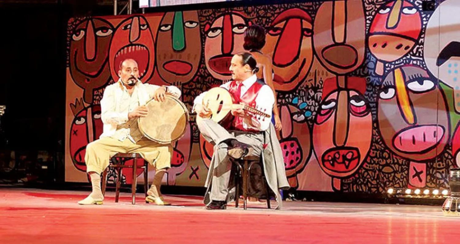 مشهد من مسرحية «المغروم يجدد»