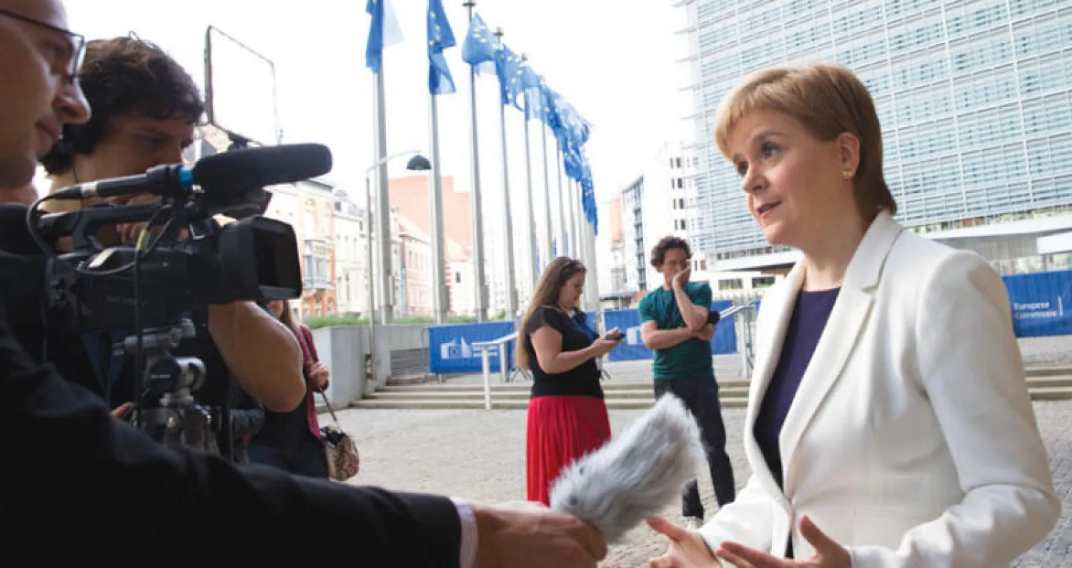 ستورجن تصرّح للإعلام خارج مقر الاتحاد الأوروبي في بروكسل أمس (أ.ب)