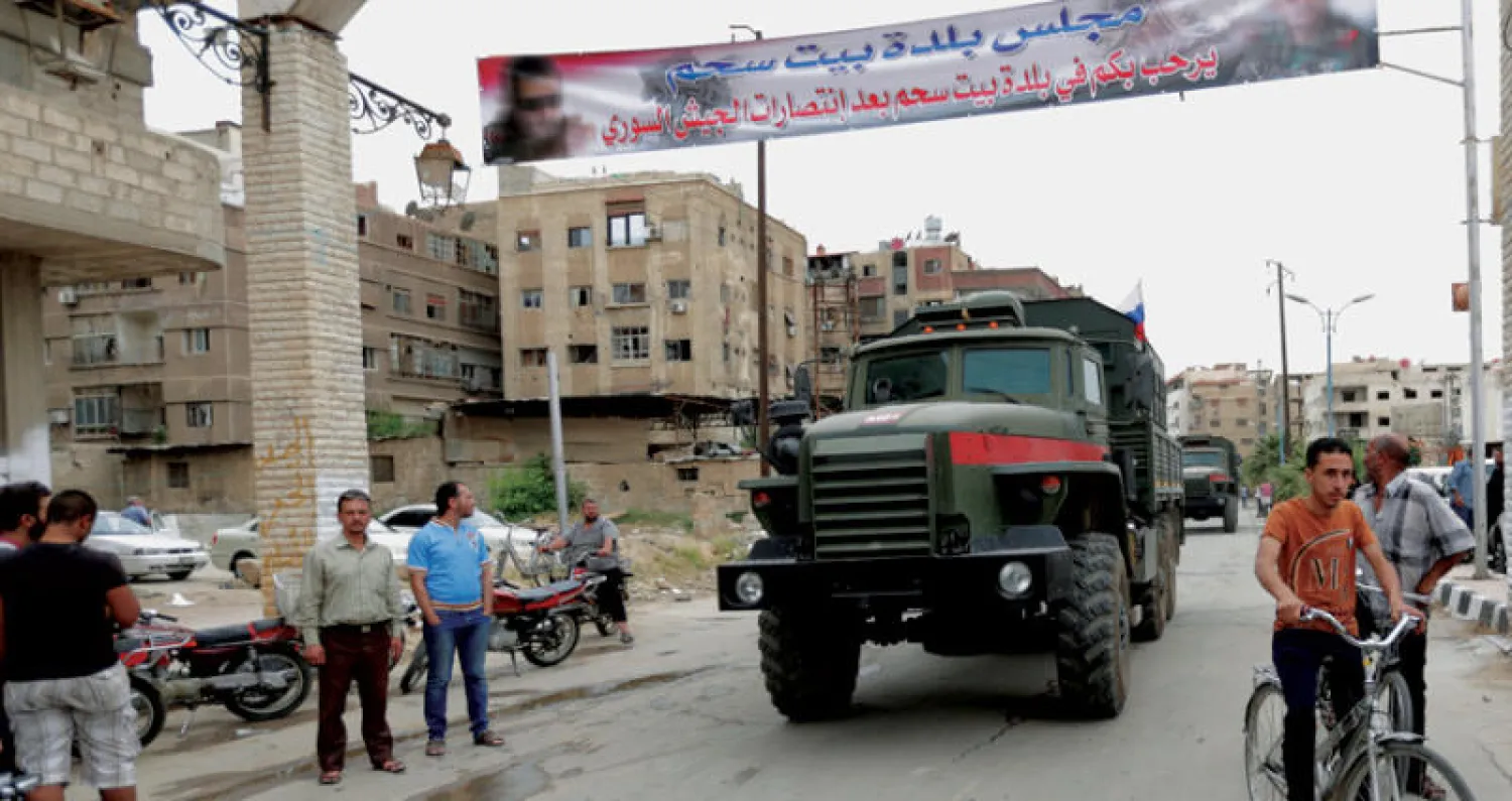 عربة روسية في جنوب دمشق أمس (إ.ب.أ)