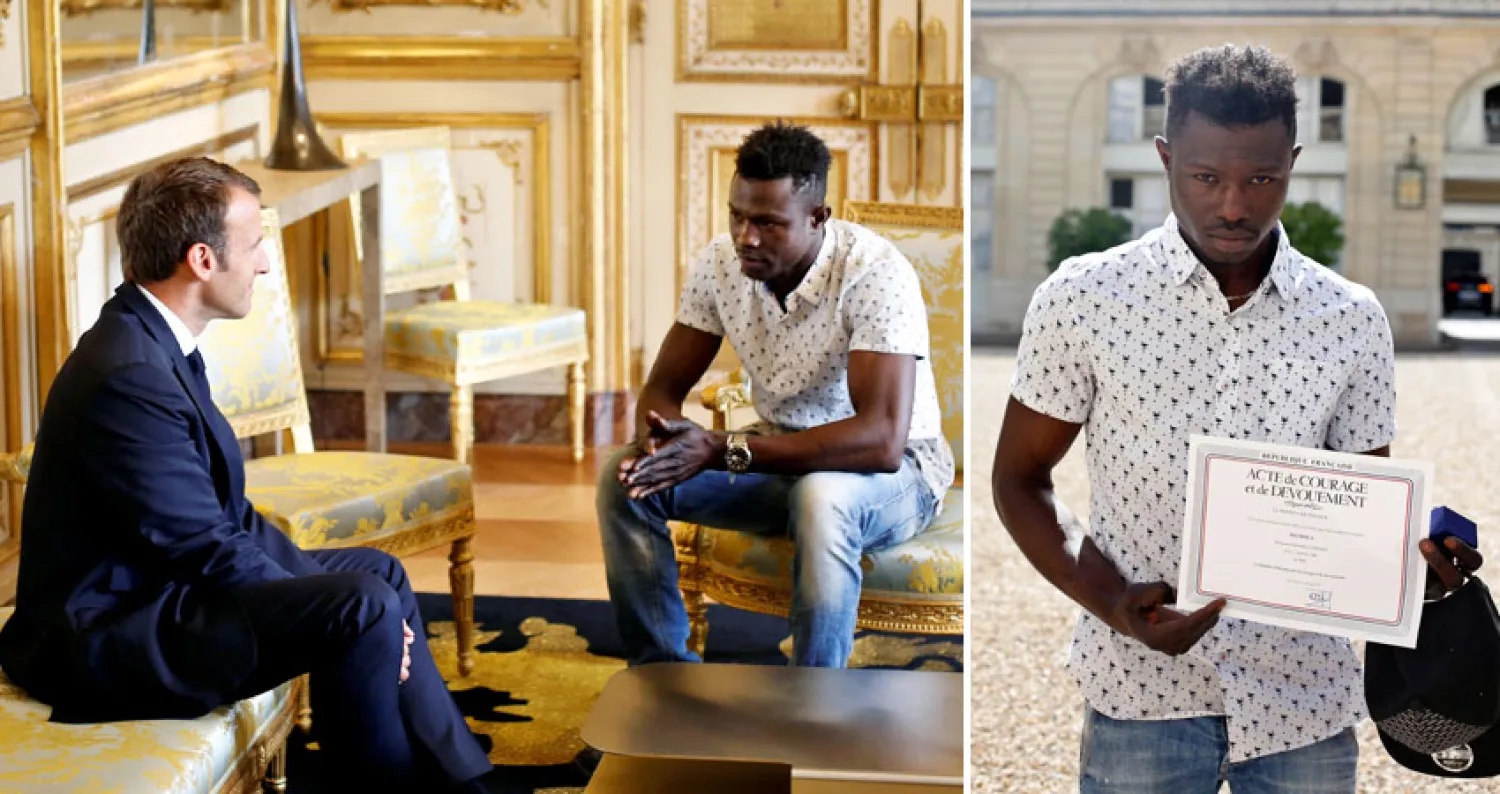 الرئيس الفرنسي إيمانويل ماكرون خلال لقاءه مامودو غاسام في قصر الإليزيه (أ.ب)