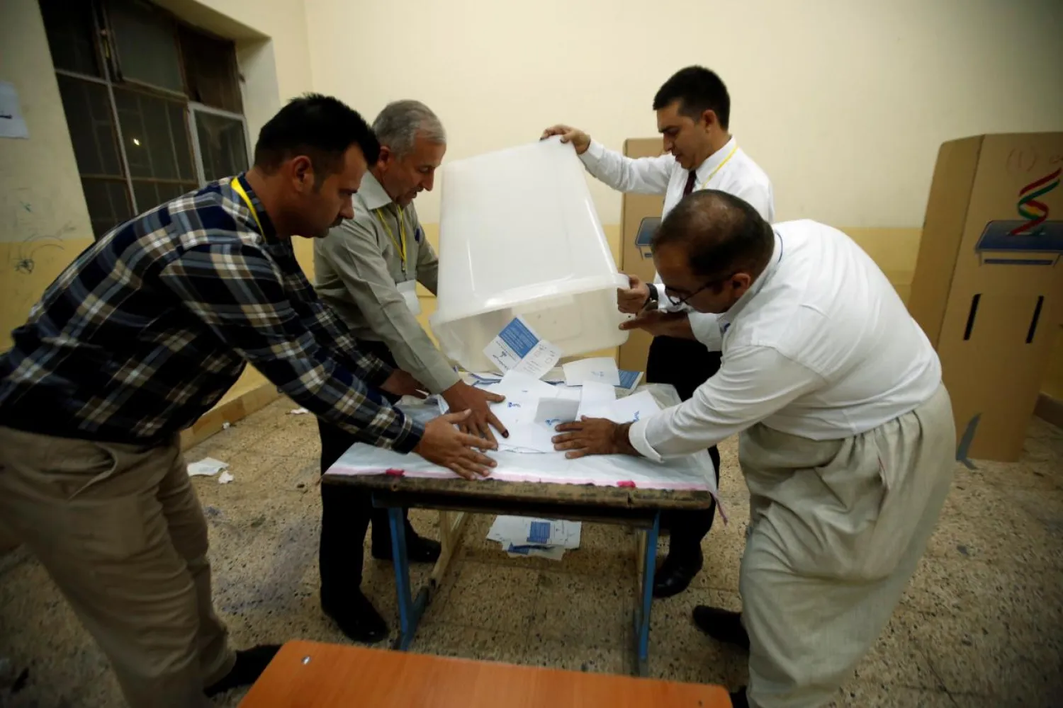 Officials empty a ballot box after the close of the polling station during Kurds independence referendum in Erbil, Iraq September 25, 2017. REUTERS/Azad .
