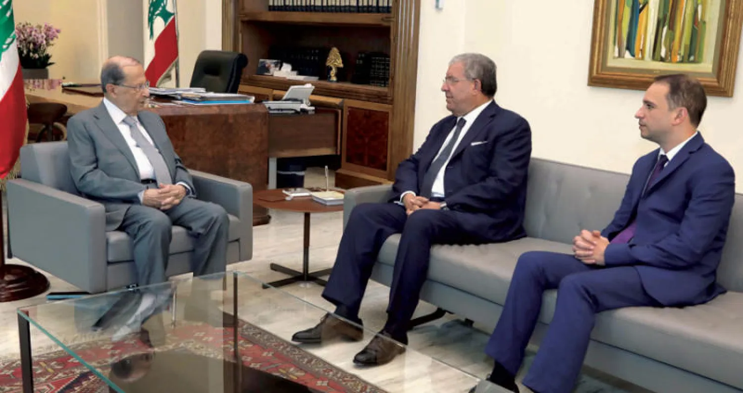 عون خلال استقباله المشنوق ومحافظ بعلبك أمس (دالاتي ونهرا)