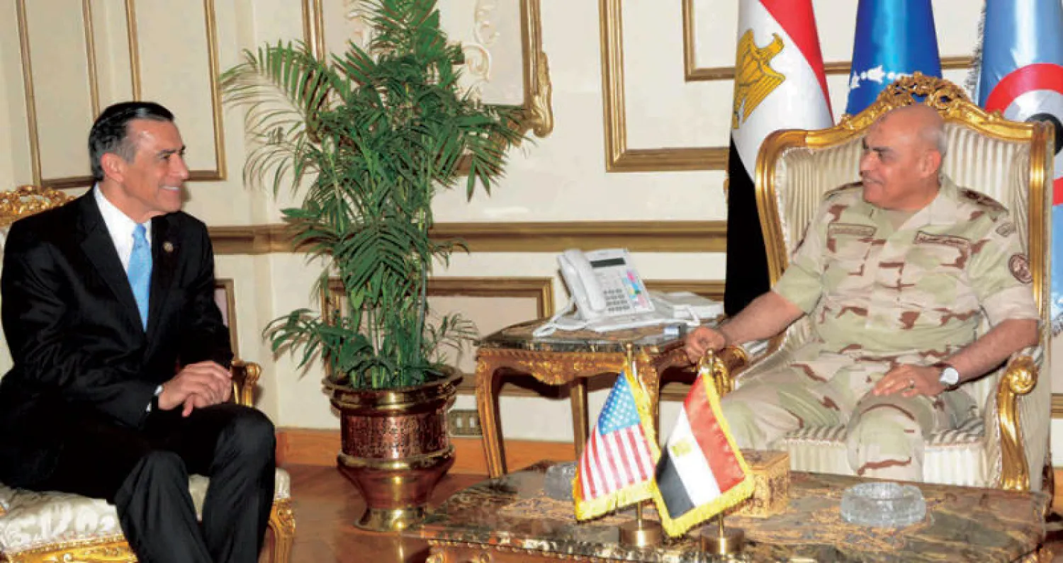 وزير الدفاع المصري ورئيس وفد الكونغرس الأميركي خلال اللقاء أمس (الجيش المصري)