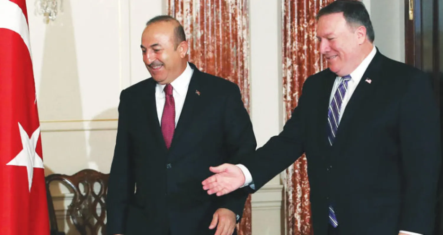 بومبيو وجاويش اوغلو قبل لقائهما في واشنطن أمس (أ ف ب )