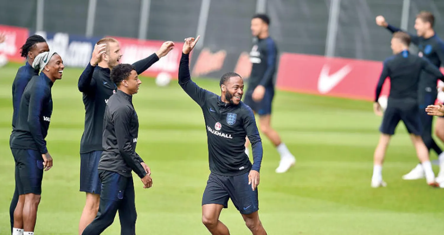 ستيرلينغ يتدرب مع منتخب إنجلترا (أ.ف.ب)