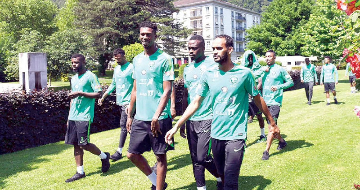 لاعبو الأخضر يتجهون لأداء تدريباتهم الصباحية («الشرق الأوسط»)
