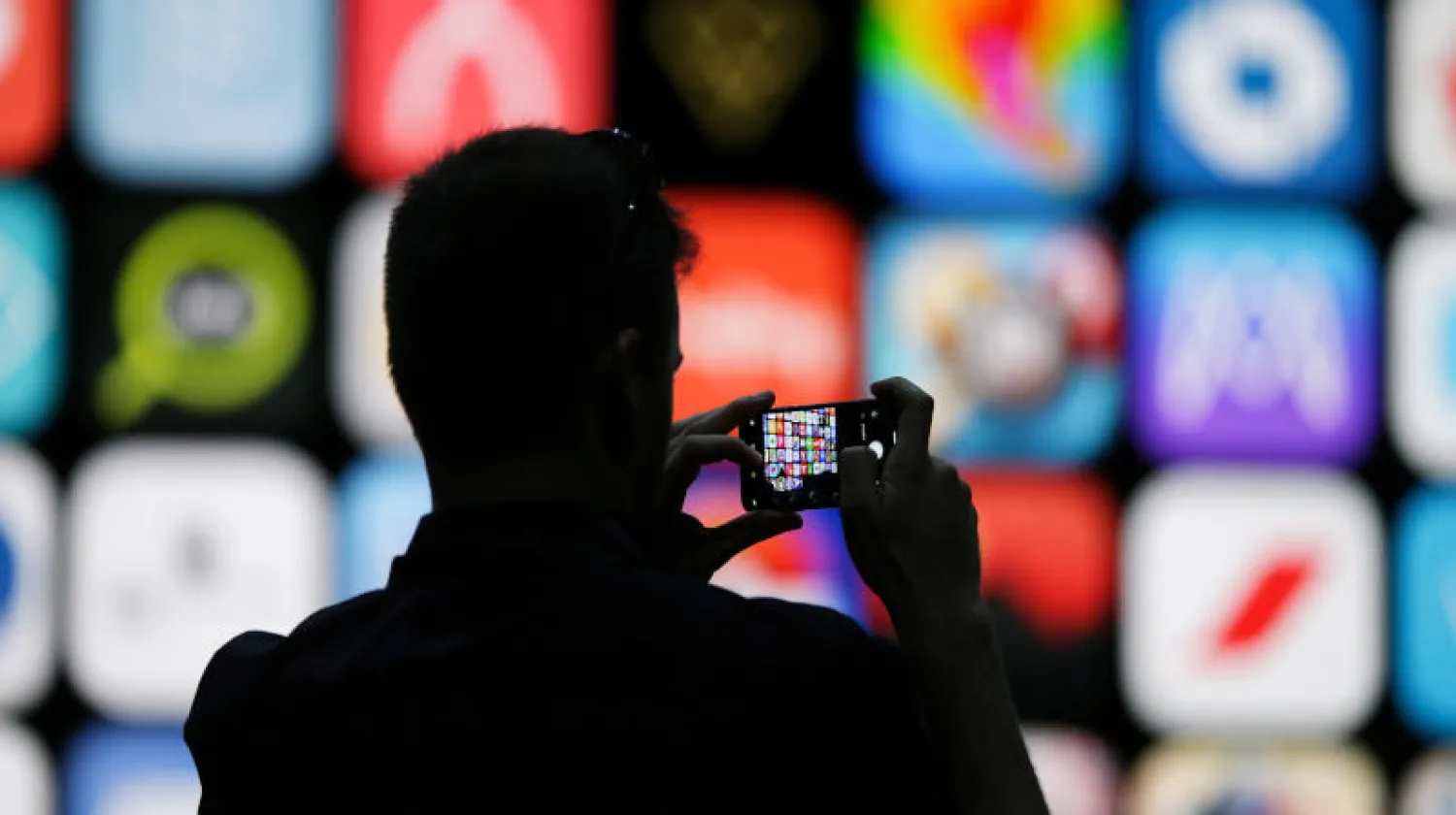 تحمل الميزة الجديدة اسم «وقت الشاشة» (رويترز)