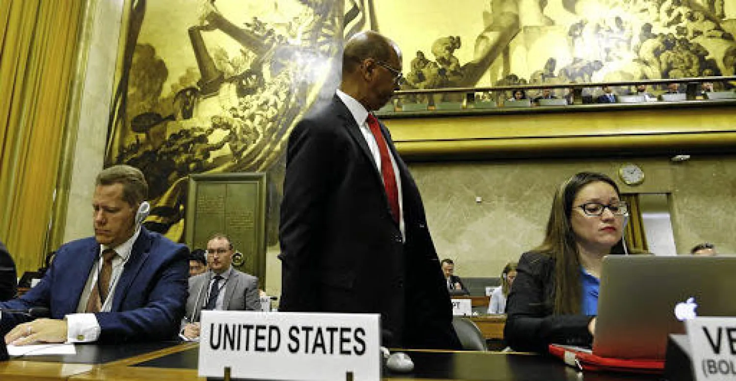 السفير الأميركي روبرت وود وهو يغادر جلسة مجلس الأمن الأسبوع الماضي (رويترز)