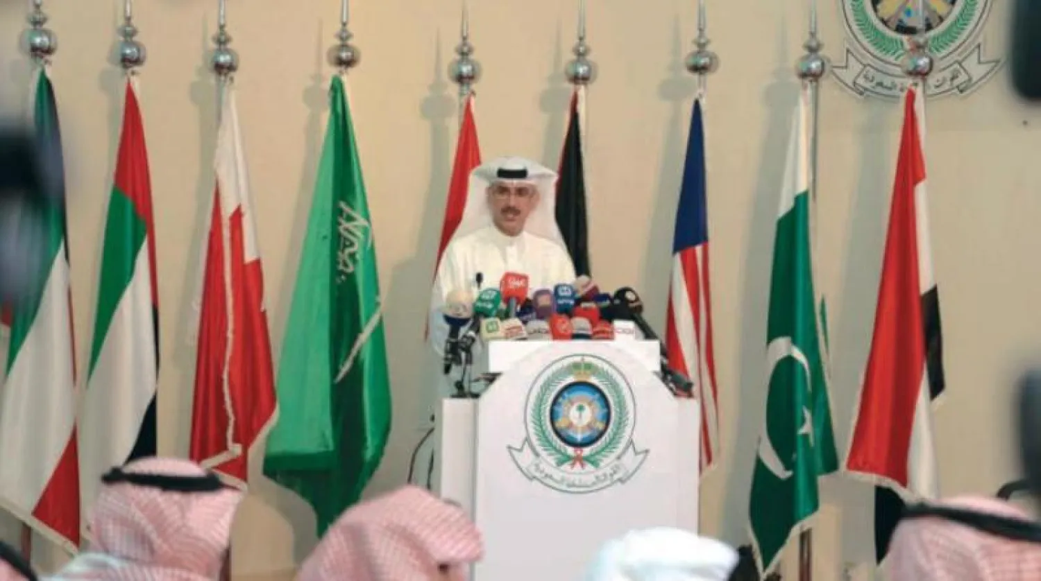 المتحدث باسم «فريق تقييم الحوادث» في التحالف منصور المنصور خلال مؤتمر صحافي سابق بالرياض (تصوير: بشير صالح)