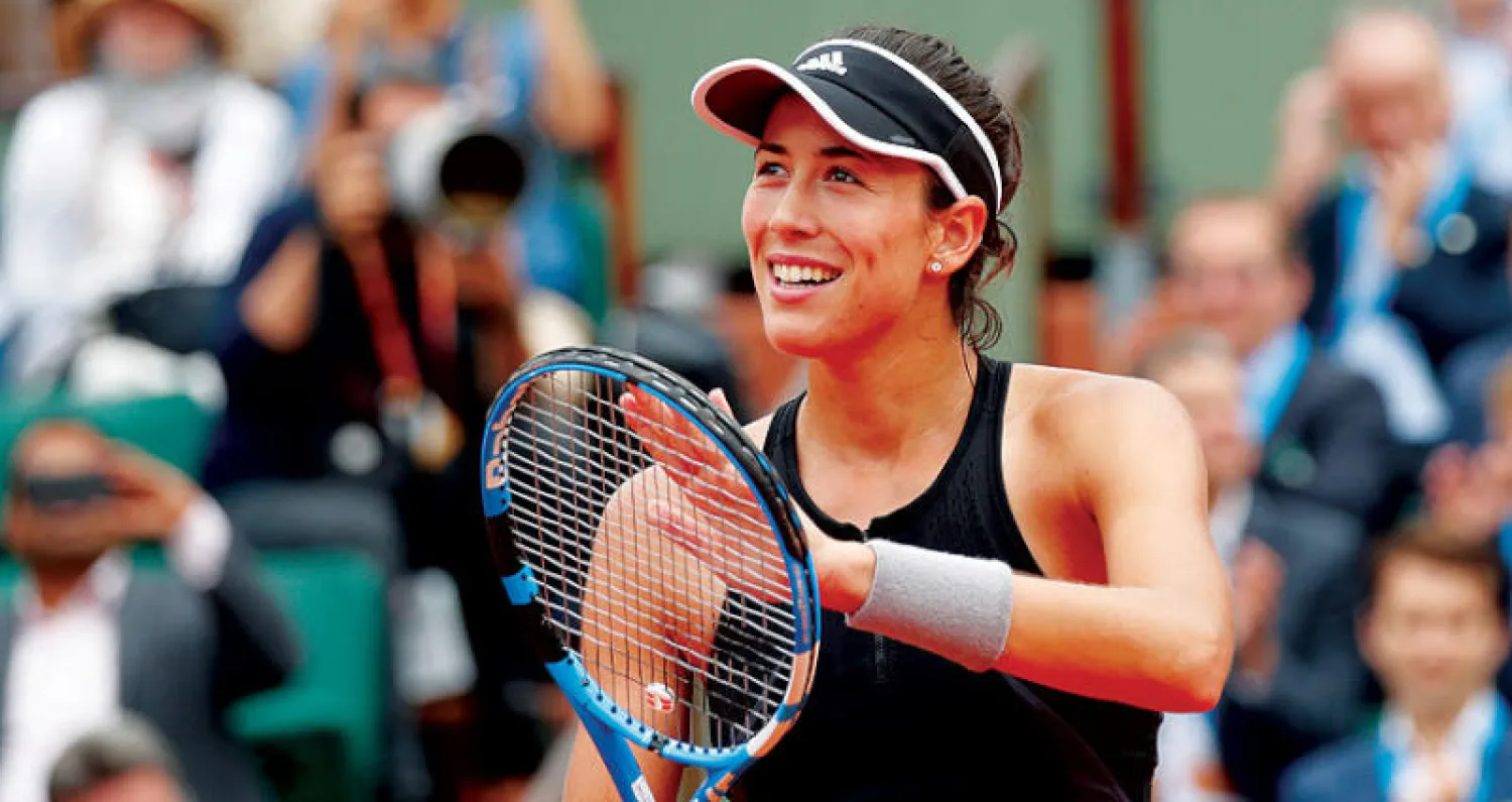 موغوروزا تحتفل بانتصارها على شارابوفا (رويترز)