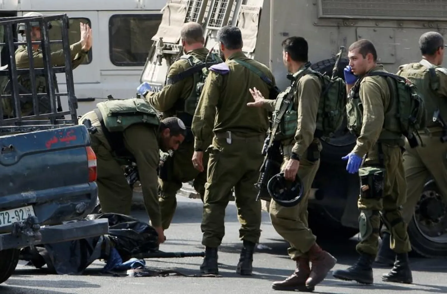 Israeli security forces remove the body of a Palestinian near the West Bank city of Hebron September 16, 2016. (File Photo: Reuters)