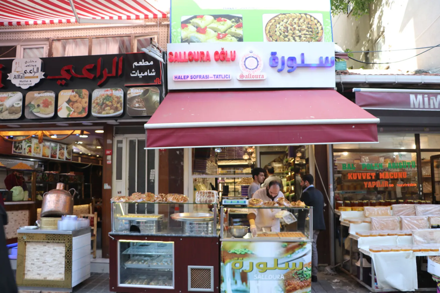 متجر حلويات (سلورة) المشهور في دمشق، افتتح سلسلة من الفروع بدول السعودية والامارات العربية ومصر بالإضافة الى تركيا