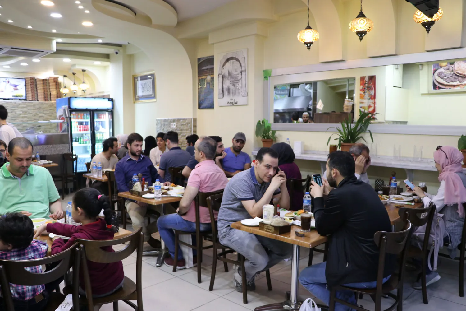 مطعم (ساروجة) يقدم في شهر رمضان أطيب المأكولات الشامية 