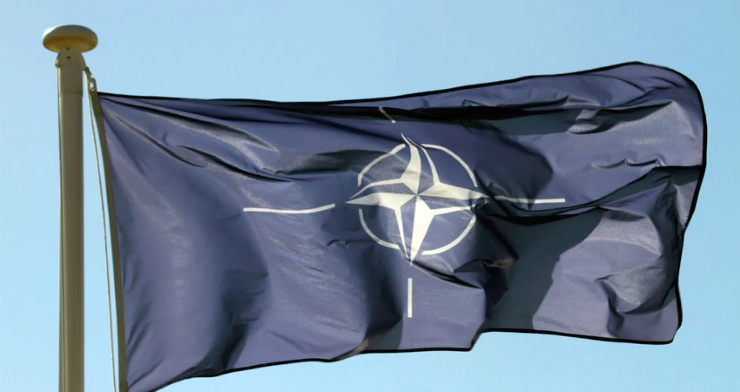 علم حلف الناتو (إ.ب.أ)