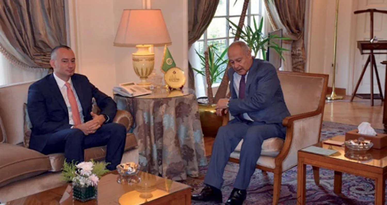 أبو الغيط خلال لقائه ميلادينوف أمس («الشرق الأوسط»)