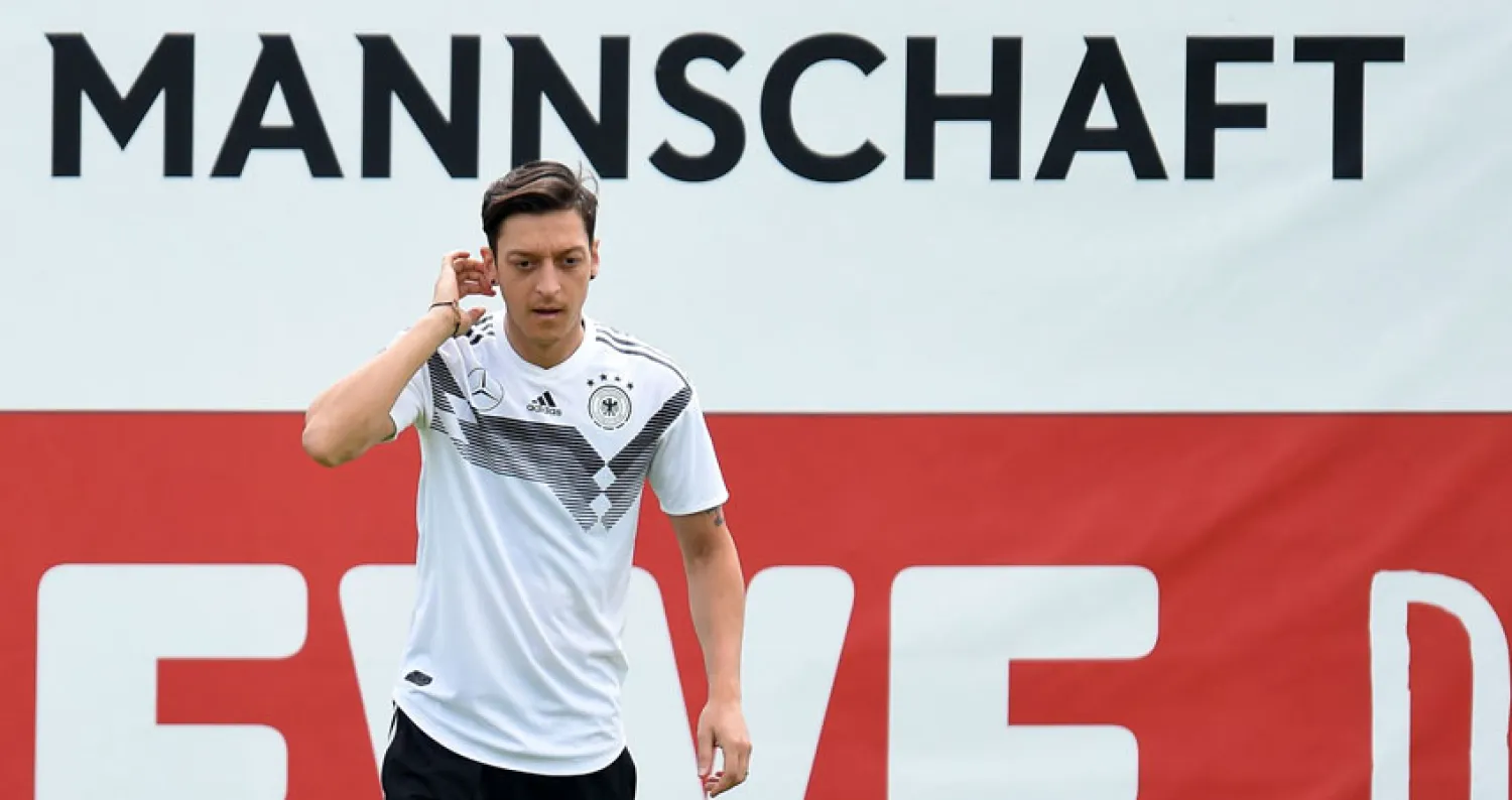 مسعود أوزيل نجم المنتخب الألماني لكرة القدم (أ.ف.ب)