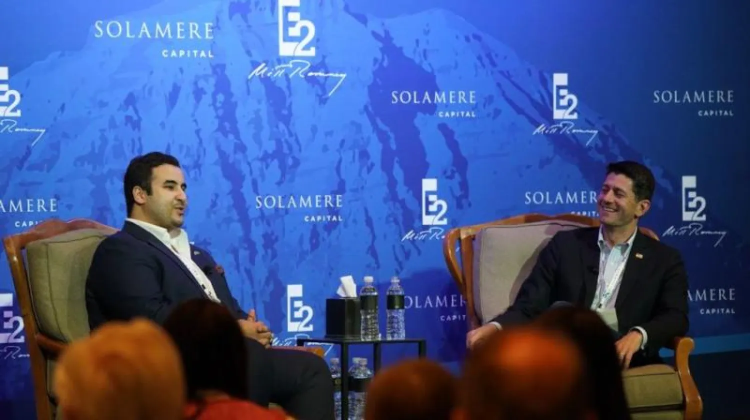 الأمير خالد بن سلمان بن عبد العزيز سفير الرياض في واشنطن خلال مؤتمر المتفائلين والخبراء بالولايات المتحدة وبجانبه رئيس مجلس النواب الأميركي بول رايان (حساب المؤتمر الرسمي على «تويتر»)