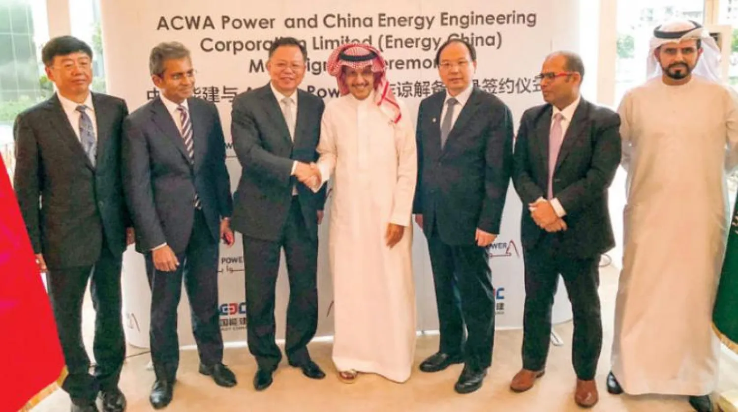 ACWA Power’s Chairman, Mohammad Abunayyan and Energy China’s Chairman, Wang Jianping, and a representatives of the two companies after the MoU was signed. AAWSAT AR.
